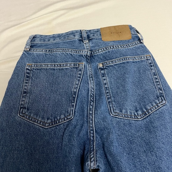 H&M Loose Ultra High Rise Mom Jeans, Size 0 - Picture 2 of 4